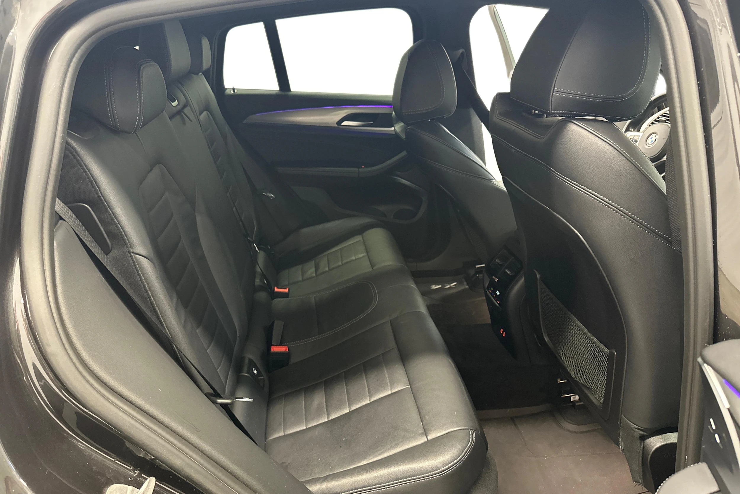 musta BMW X4 2020 kuva 12.