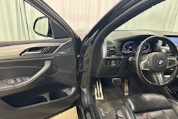 musta BMW X4 2020 kuva 15.