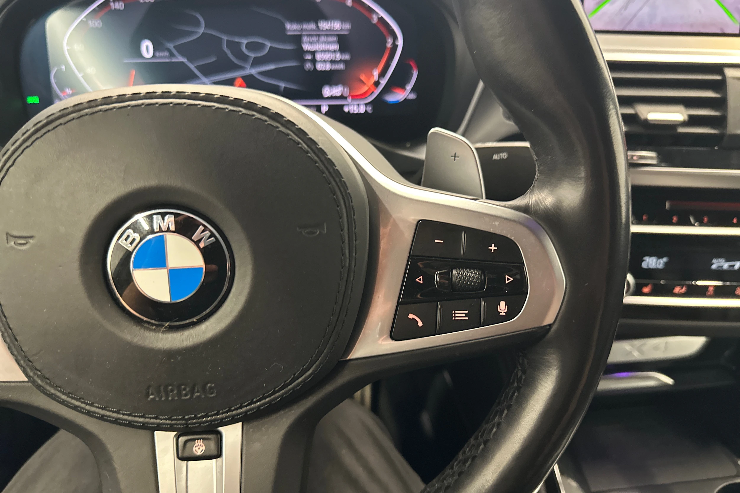 musta BMW X4 2020 kuva 18.