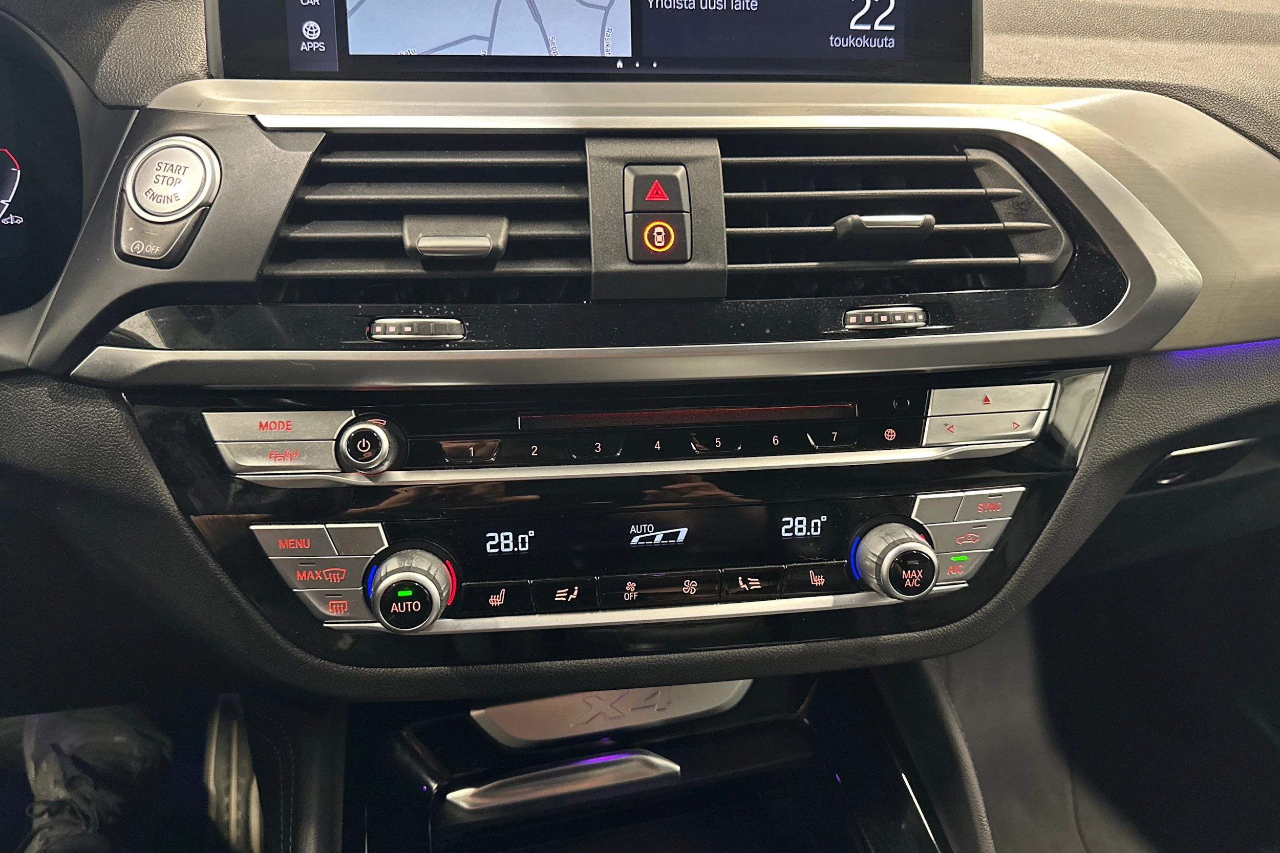 musta BMW X4 2020 kuva 22.