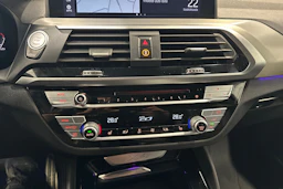 musta BMW X4 2020 kuva 22.