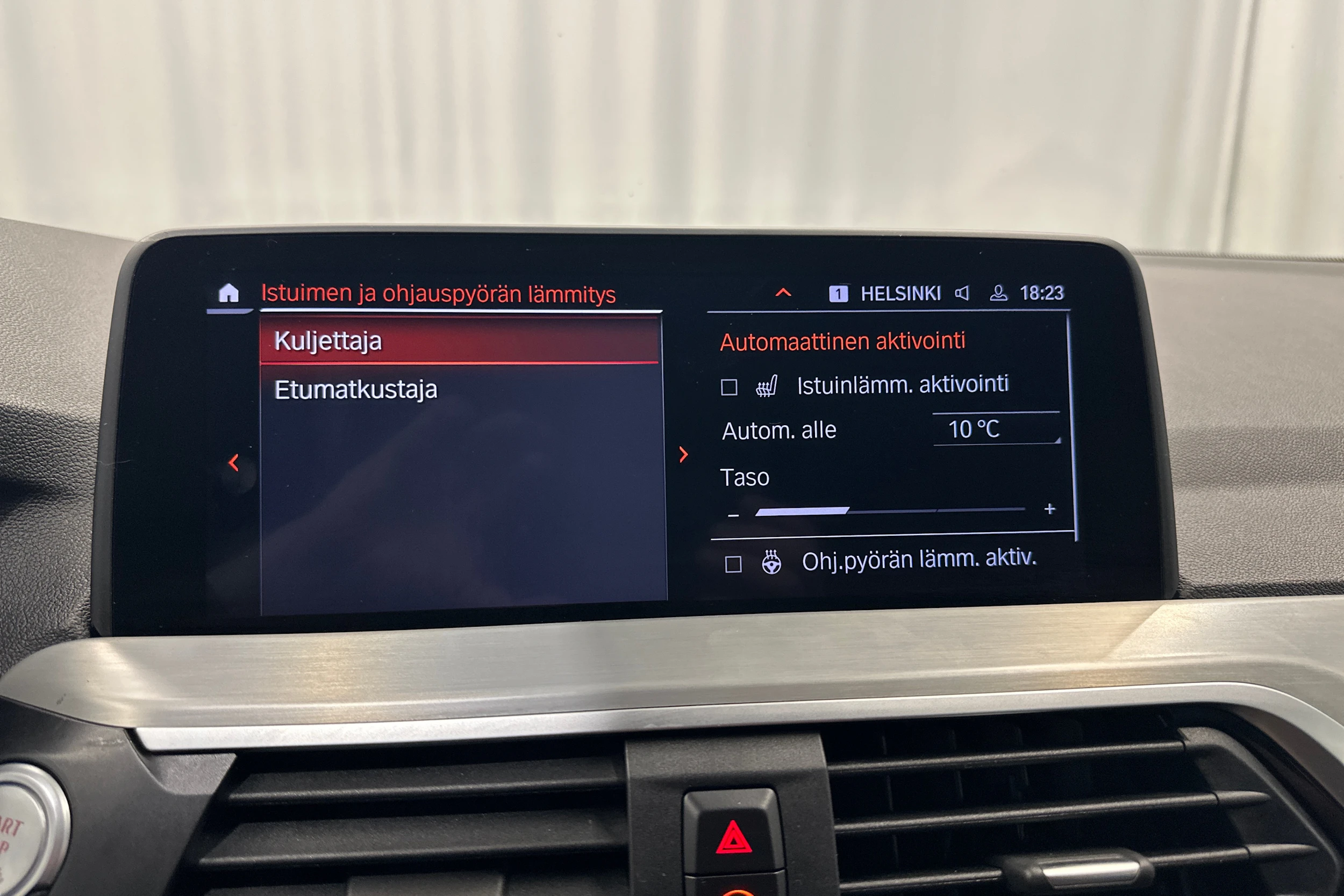 musta BMW X4 2020 kuva 25.