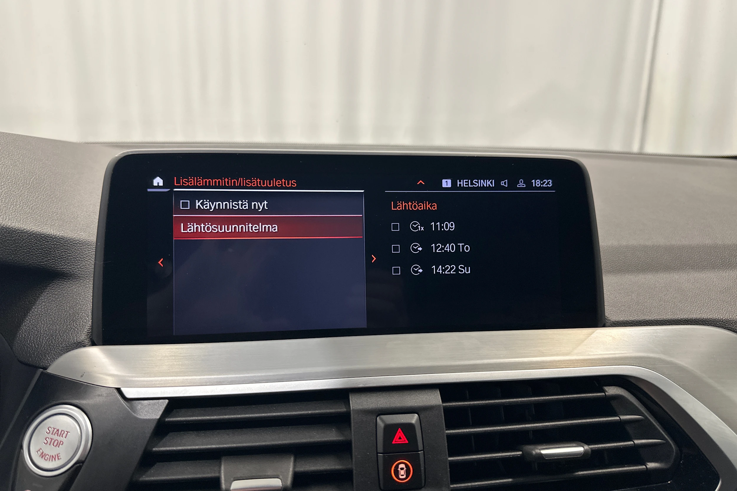 musta BMW X4 2020 kuva 26.