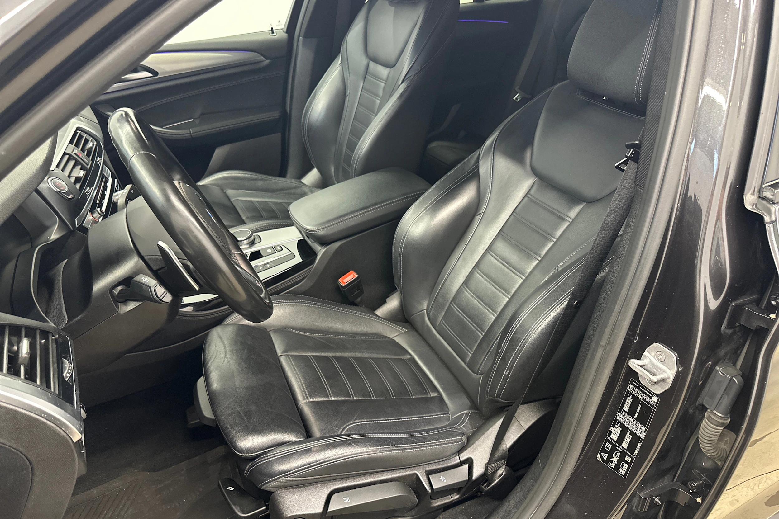 musta BMW X4 2020 kuva 29.