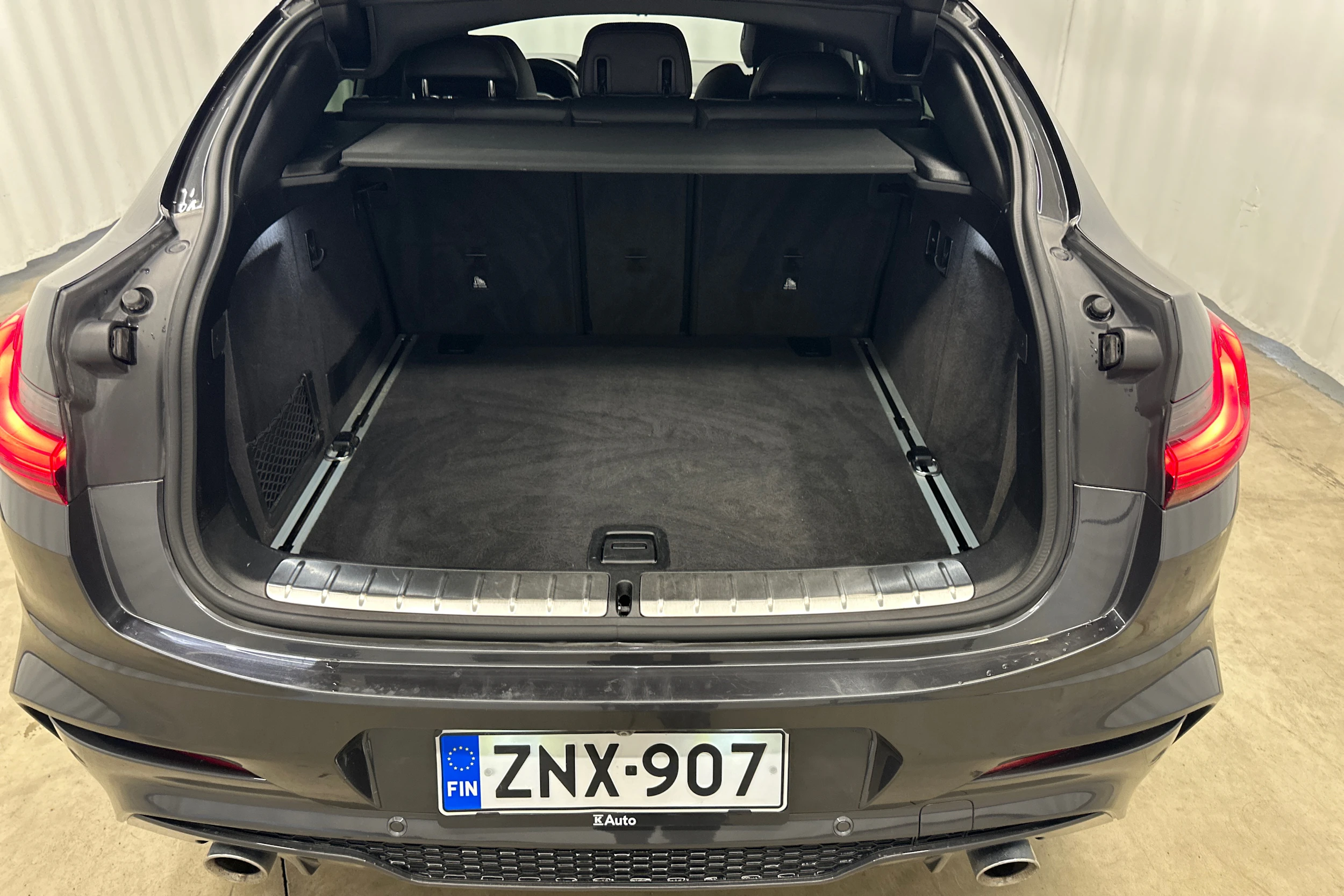 musta BMW X4 2020 kuva 30.