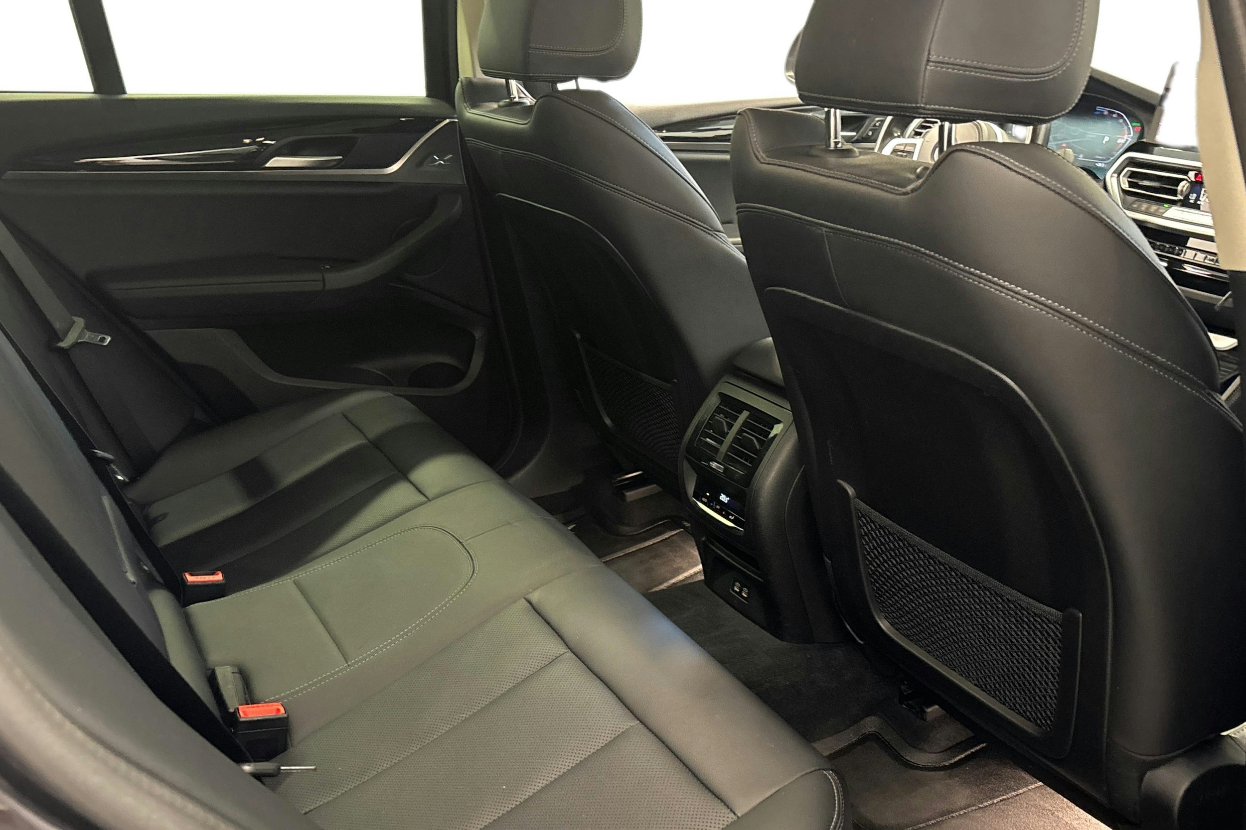 harmaa BMW X4 2022 kuva 11.