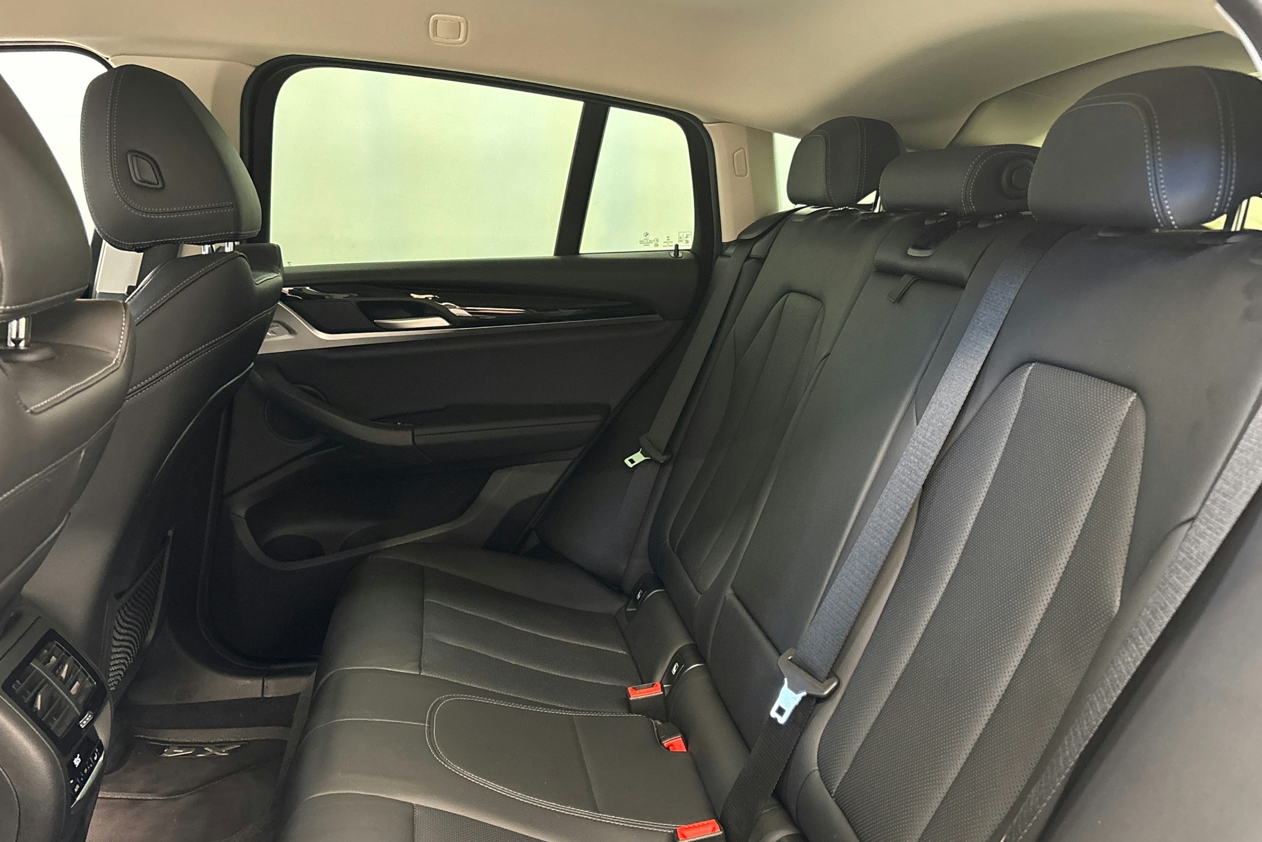 harmaa BMW X4 2022 kuva 13.
