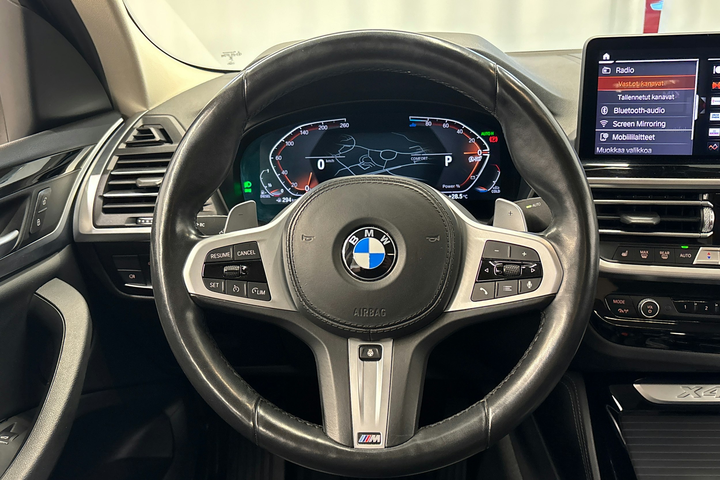 harmaa BMW X4 2022 kuva 15.