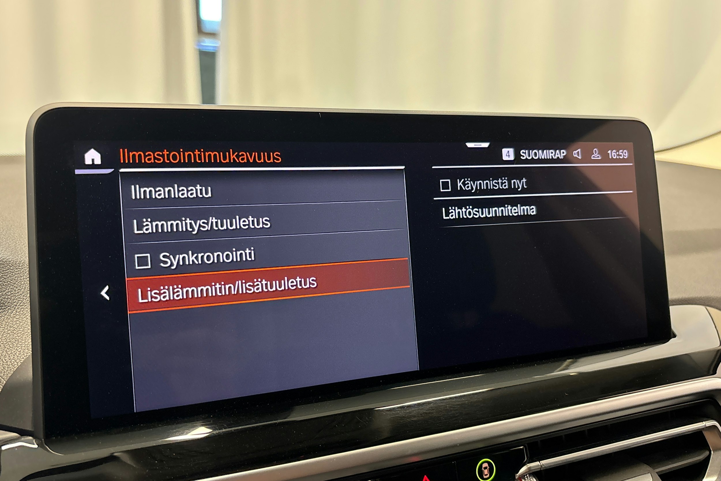 harmaa BMW X4 2022 kuva 27.