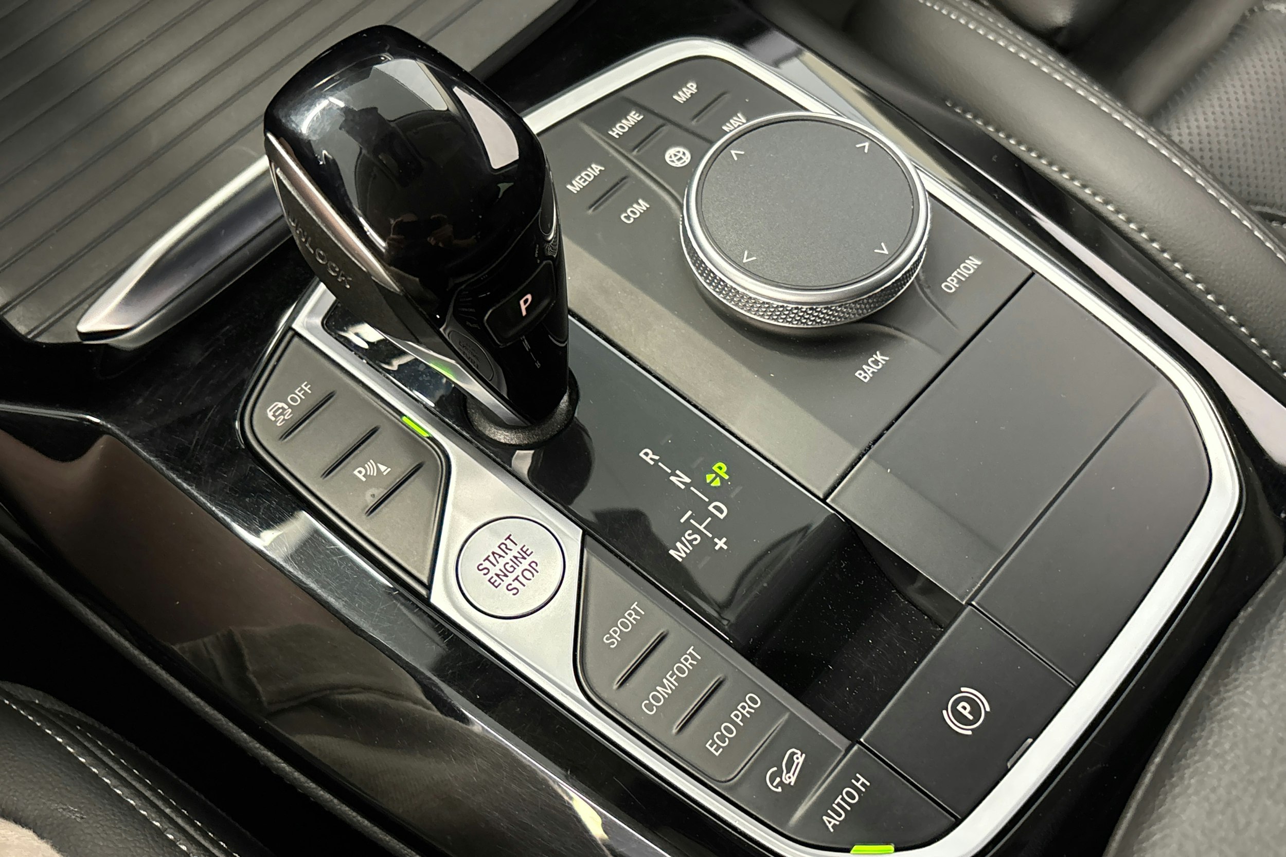 harmaa BMW X4 2022 kuva 30.