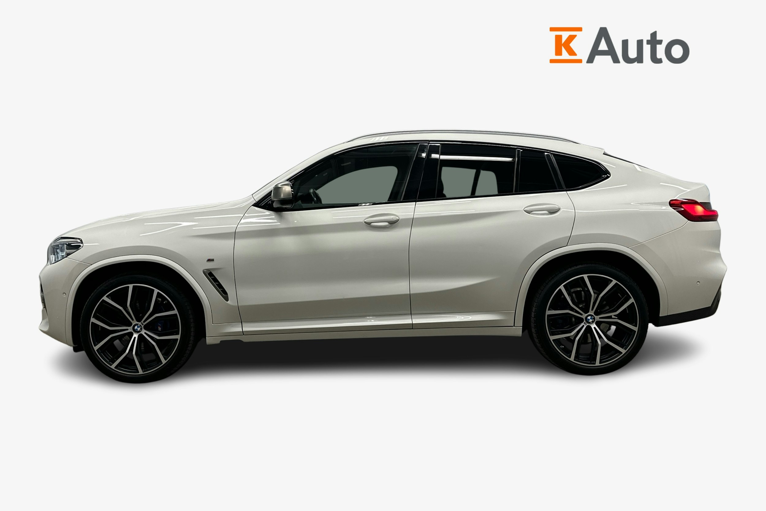 valkoinen BMW X4 2021 kuva 5.