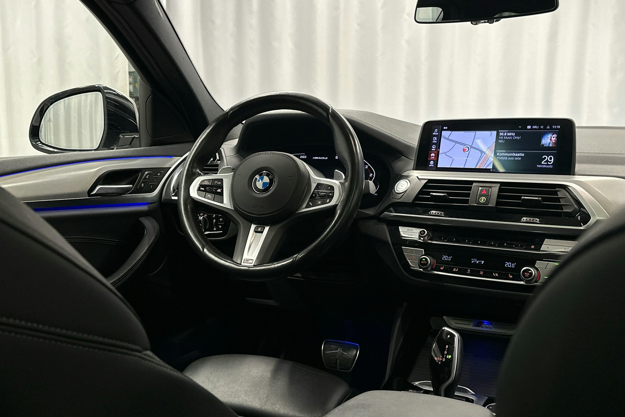 valkoinen BMW X4 2021 kuva 8.
