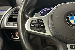 valkoinen BMW X4 2021 kuva 9.
