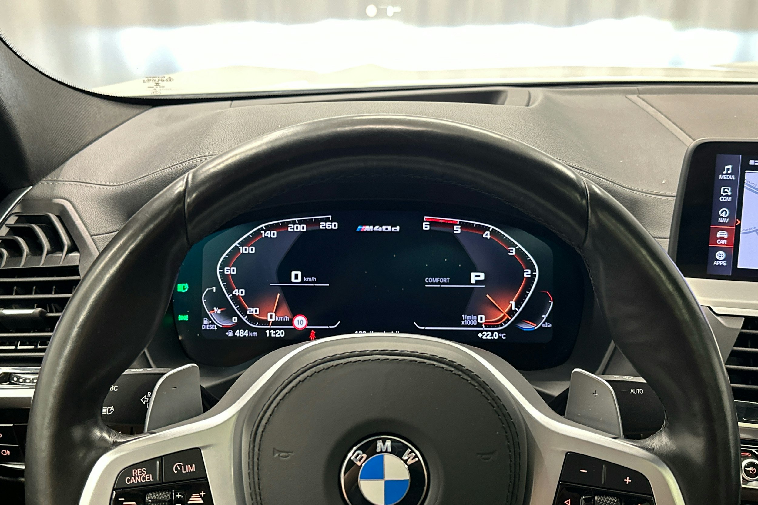 valkoinen BMW X4 2021 kuva 12.