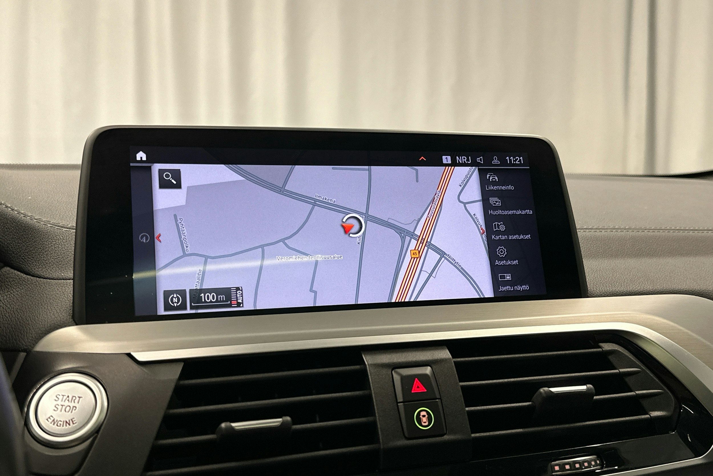 valkoinen BMW X4 2021 kuva 14.