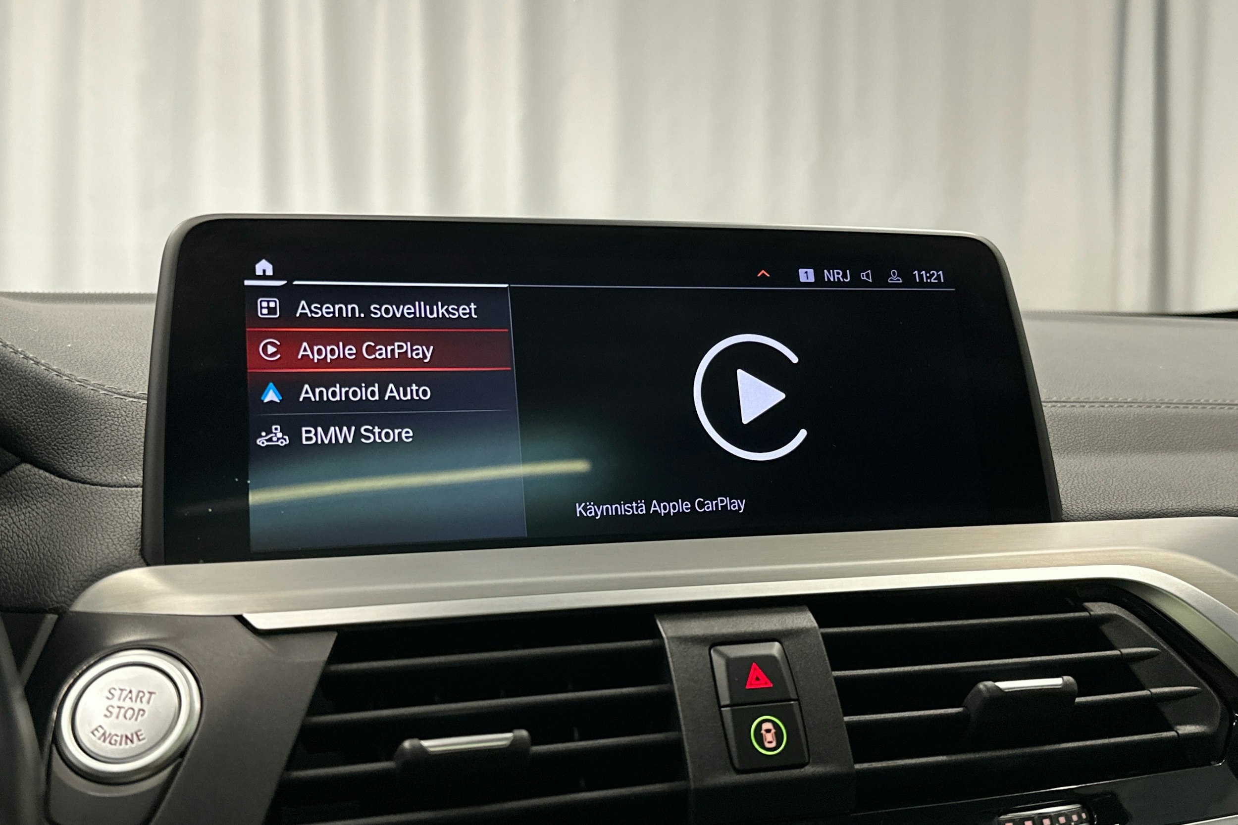 valkoinen BMW X4 2021 kuva 16.