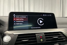 valkoinen BMW X4 2021 kuva 16.