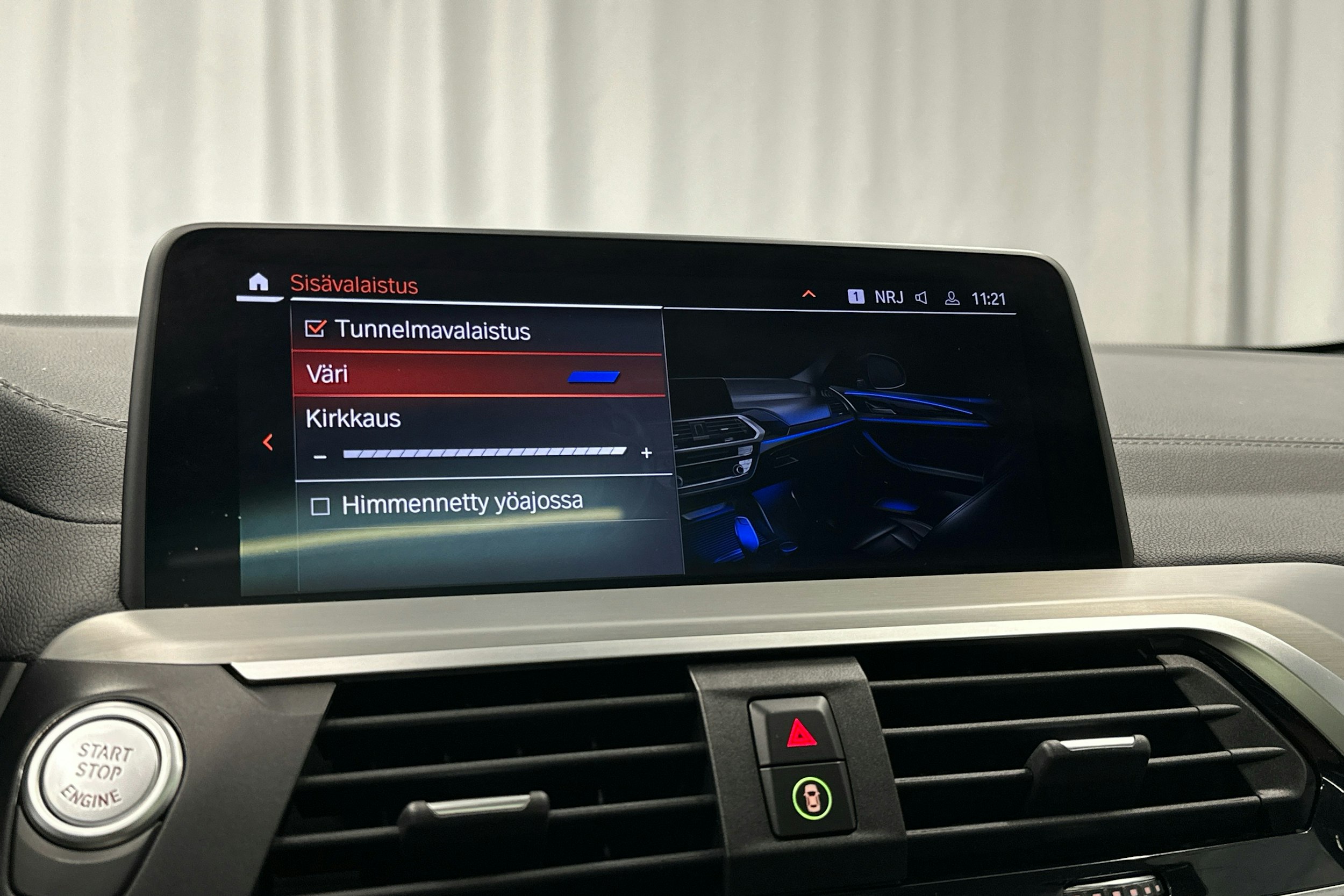 valkoinen BMW X4 2021 kuva 18.