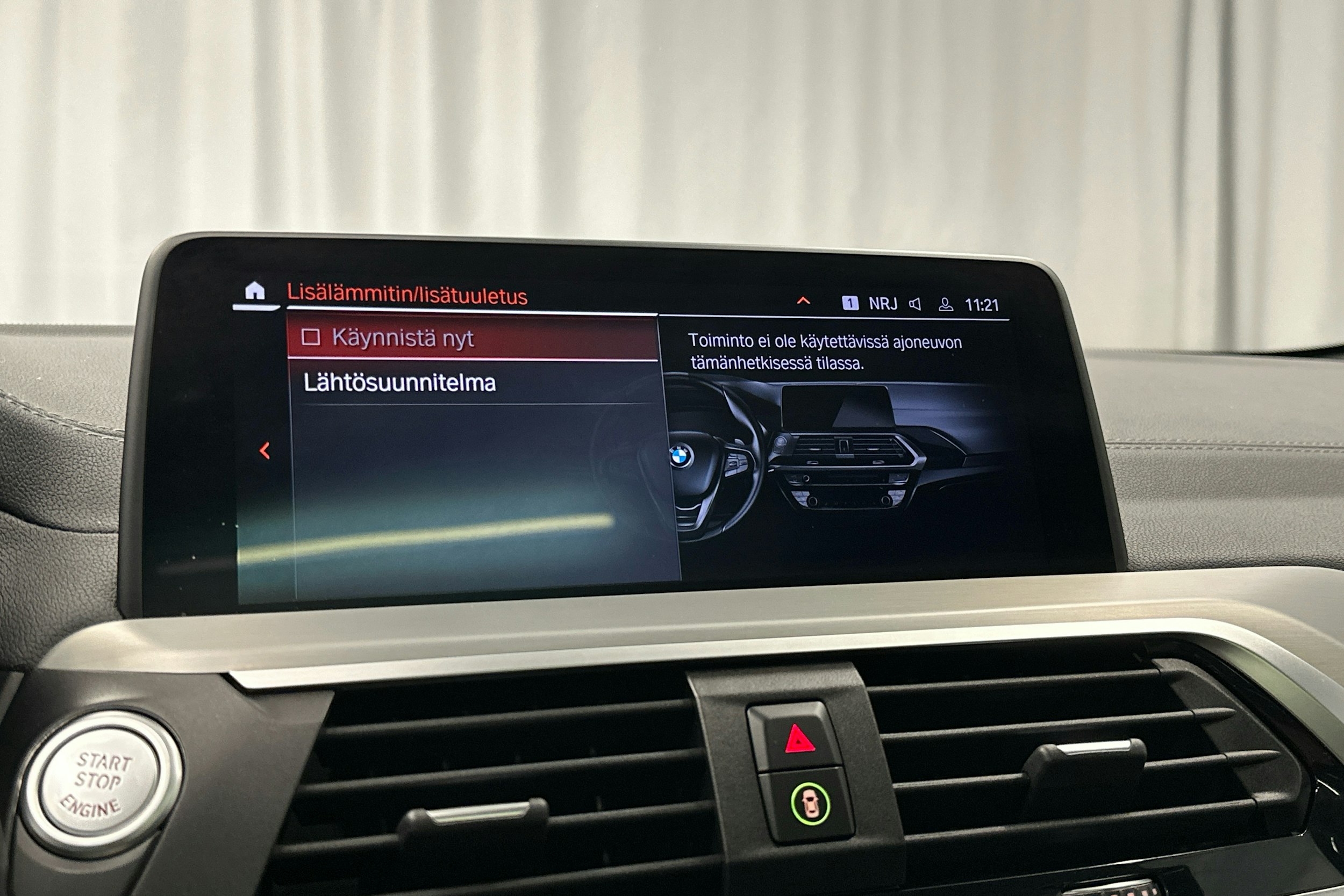 valkoinen BMW X4 2021 kuva 19.