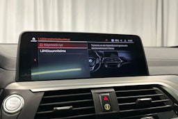 valkoinen BMW X4 2021 kuva 19.