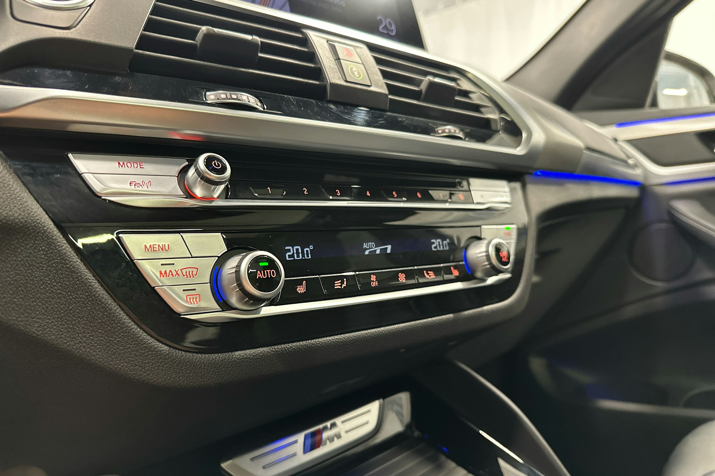valkoinen BMW X4 2021 kuva 20.