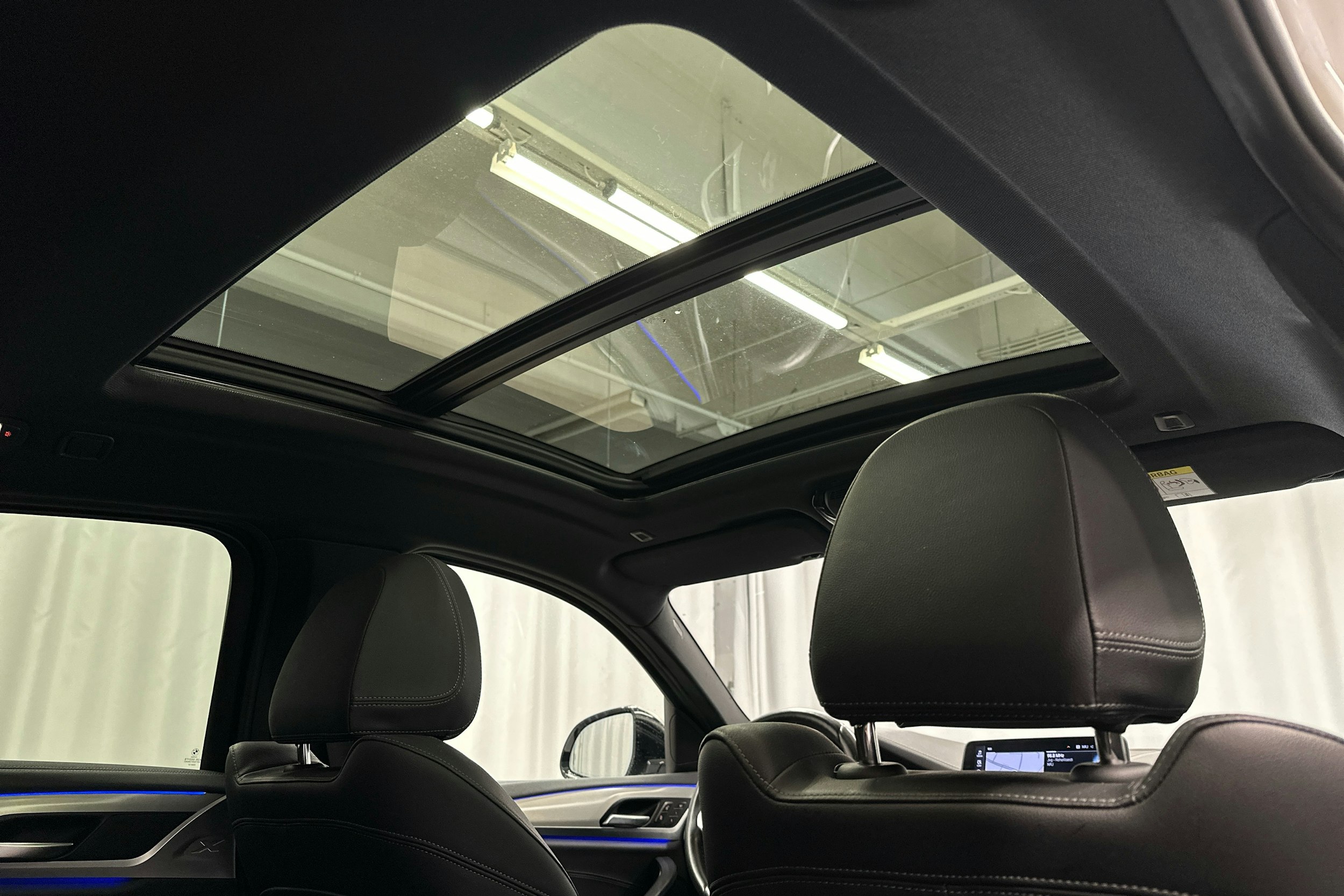 valkoinen BMW X4 2021 kuva 25.