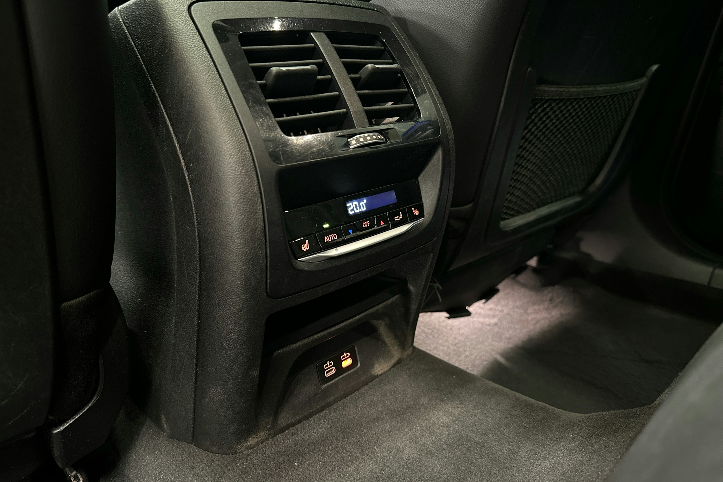 valkoinen BMW X4 2021 kuva 27.