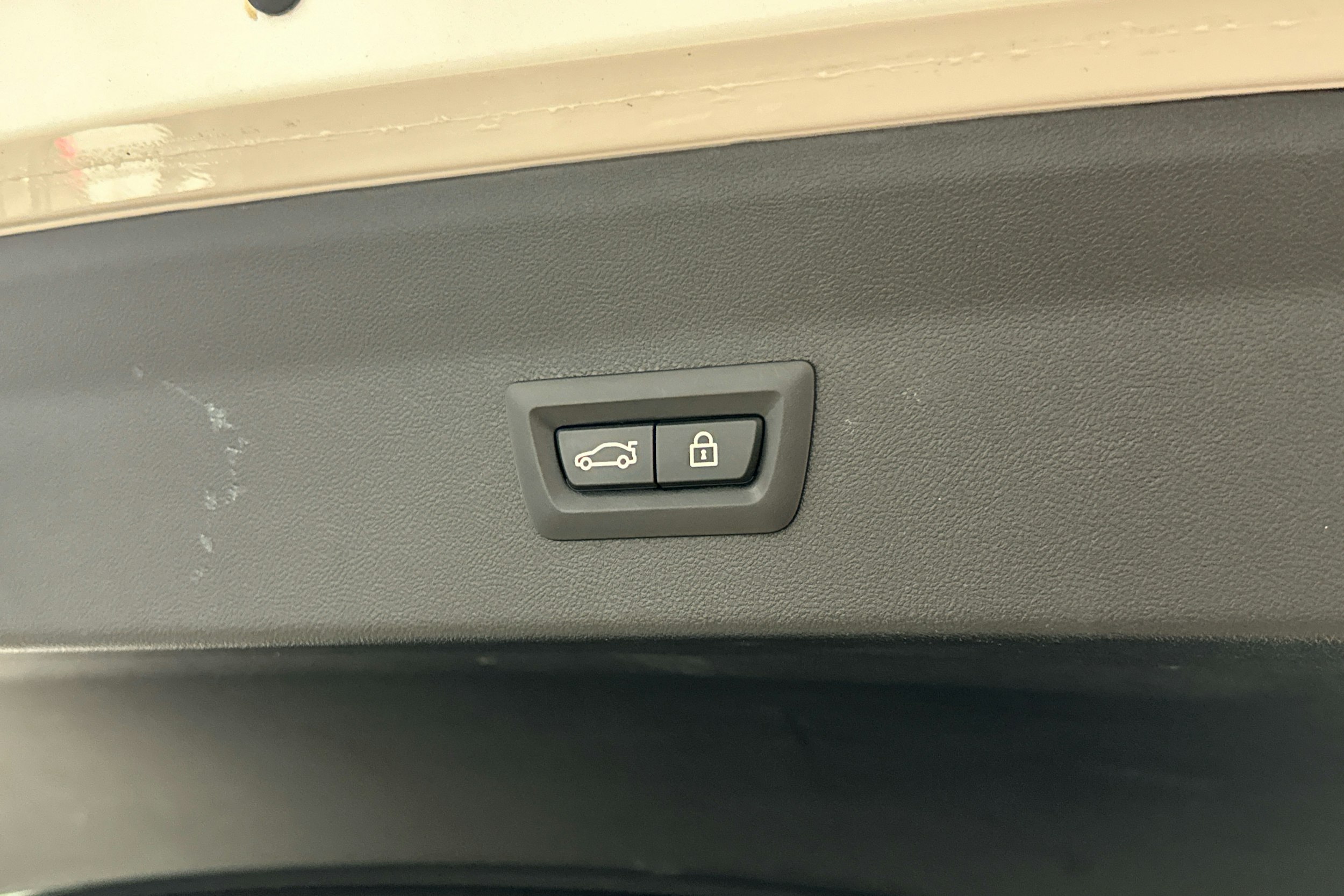 valkoinen BMW X4 2021 kuva 29.