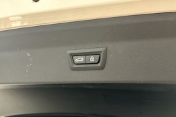valkoinen BMW X4 2021 kuva 29.