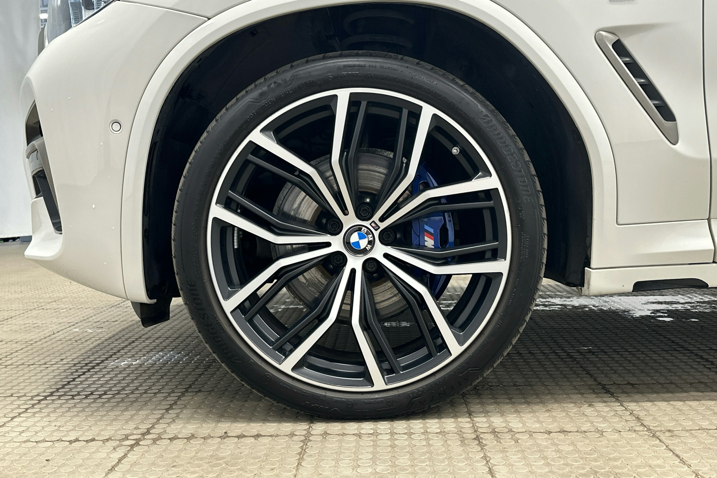 valkoinen BMW X4 2021 kuva 31.