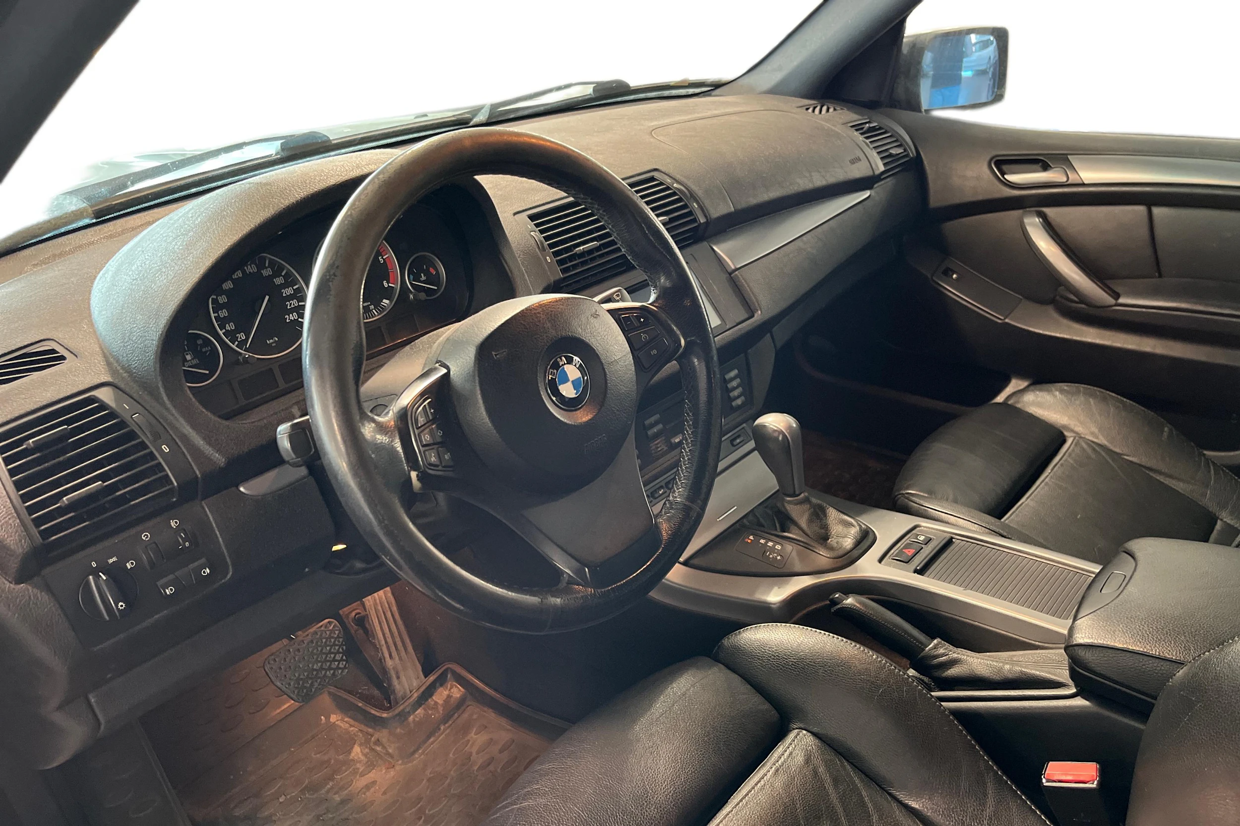 Musta BMW X5 2005 kuva 6.