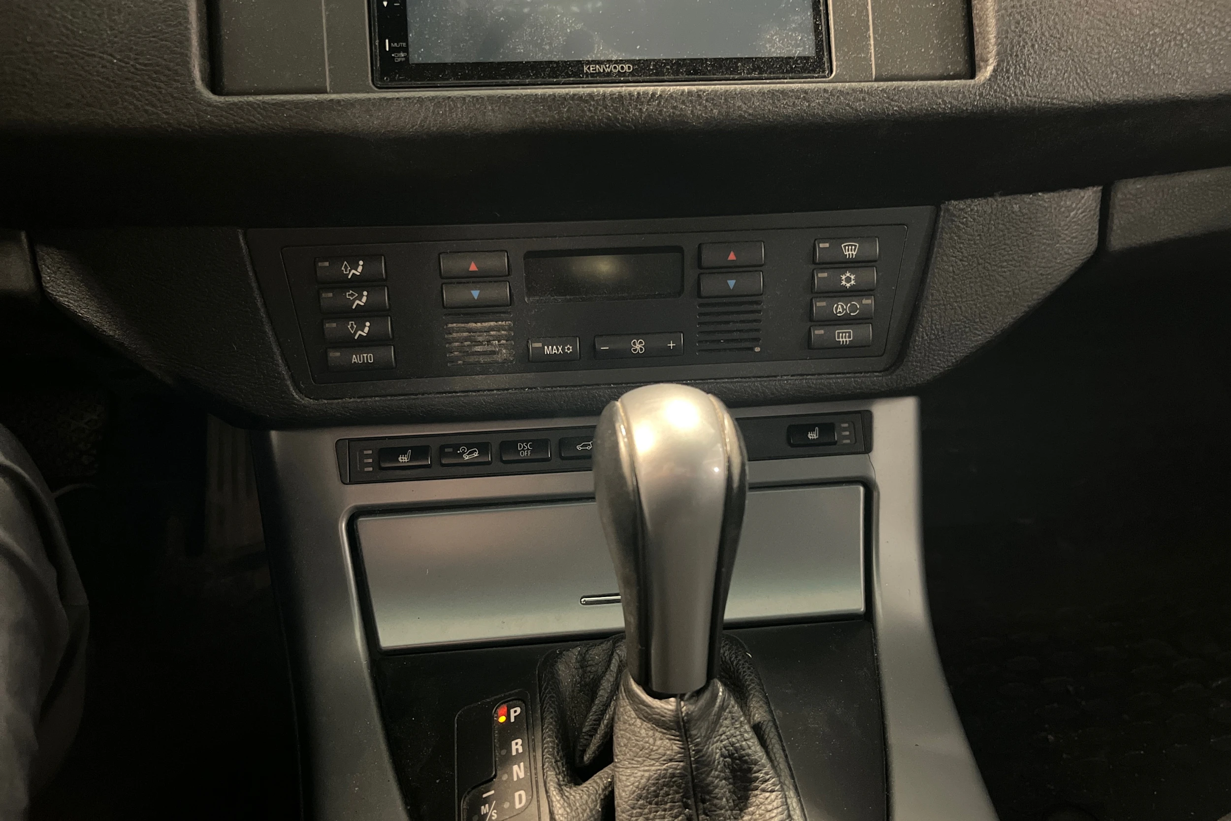 Musta BMW X5 2005 kuva 14.