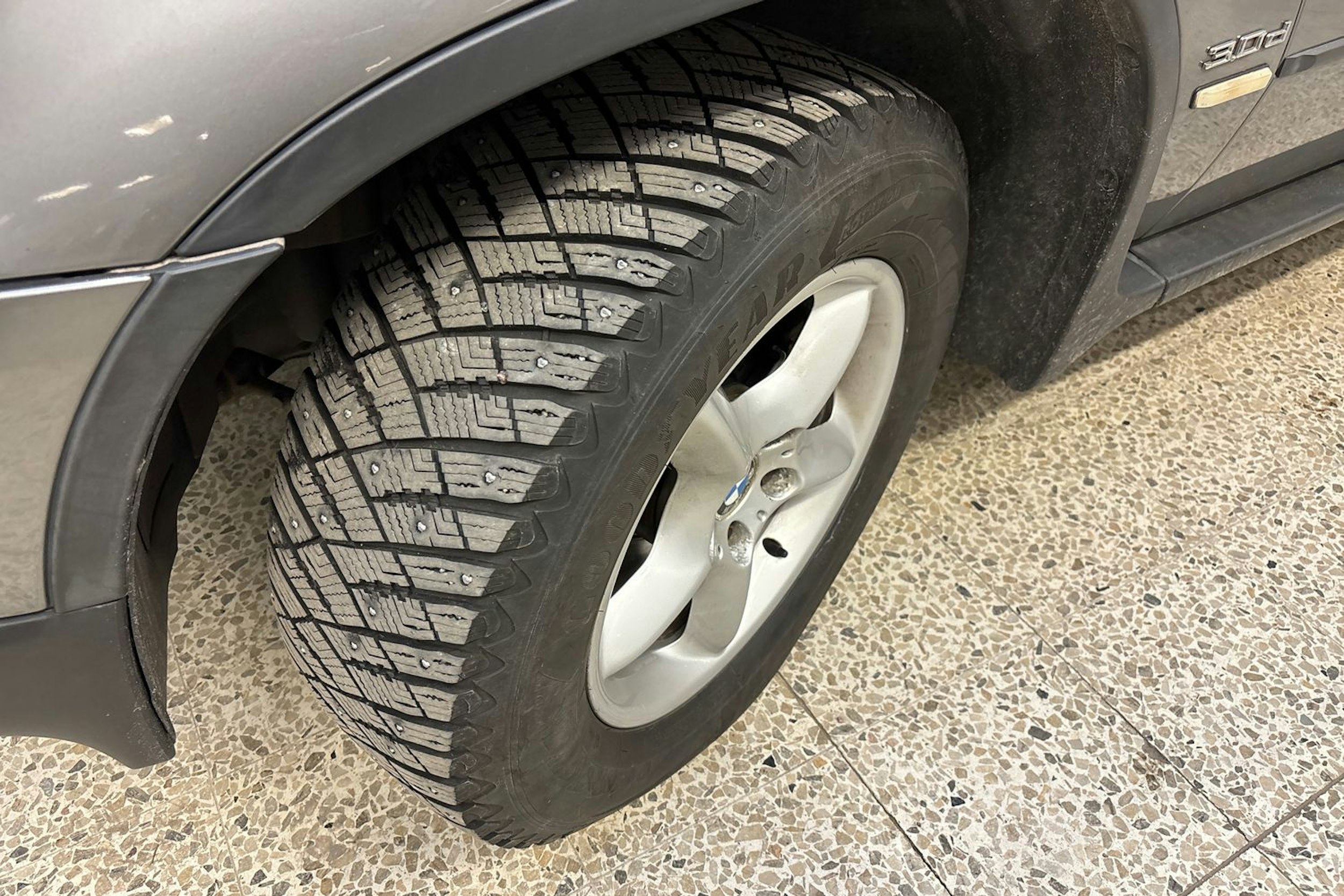 Harmaa BMW X5 2005 kuva 13.