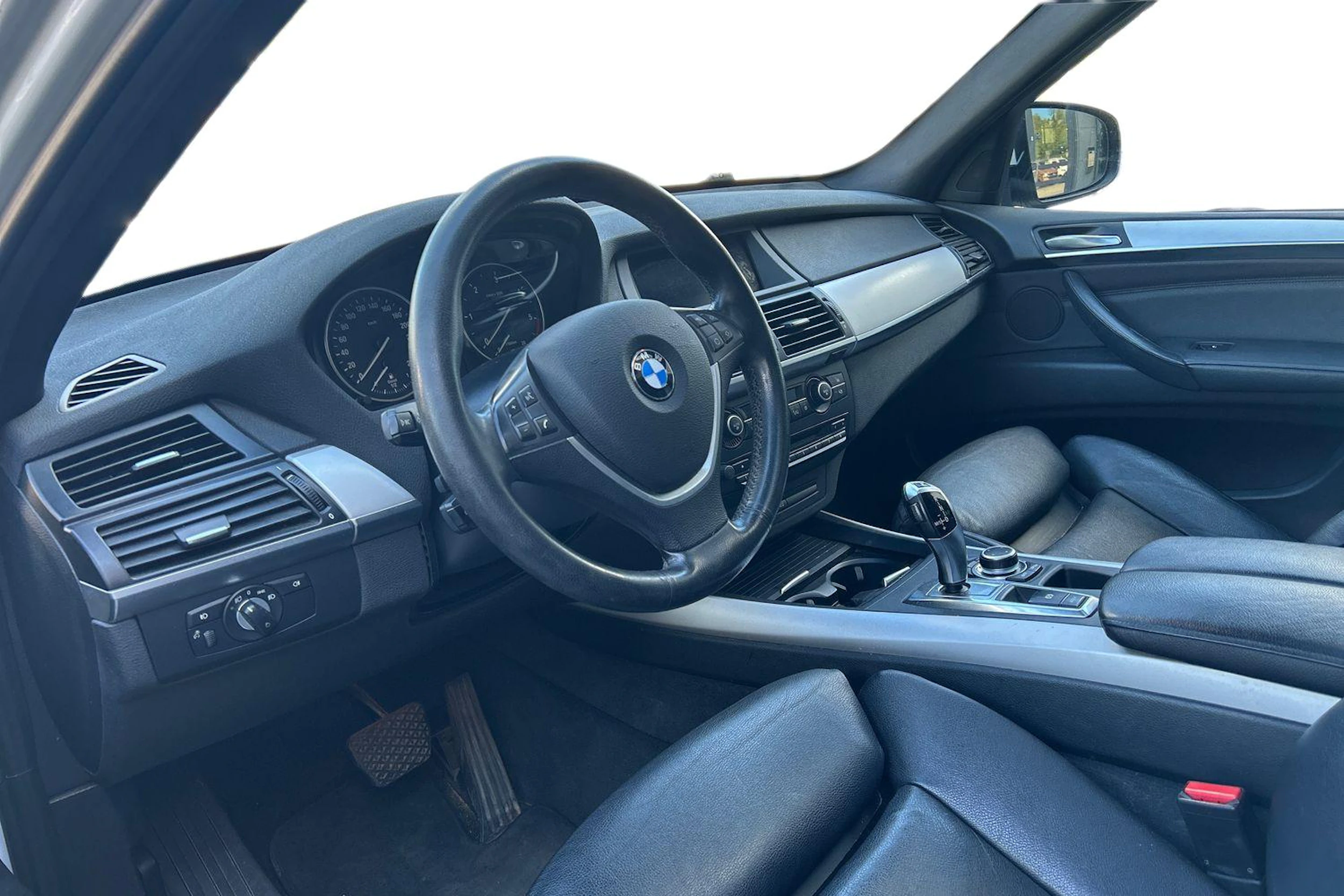 valkoinen BMW X5 2011 kuva 3.