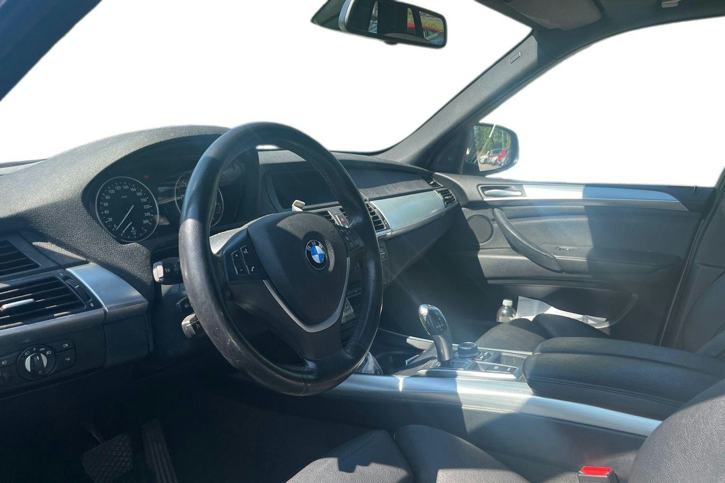 Valkoinen BMW X5 2011 kuva 3.