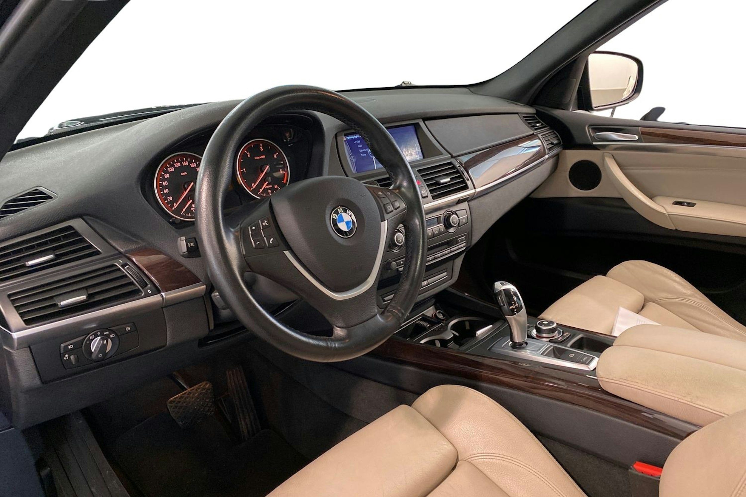 musta BMW X5 2011 kuva 6.
