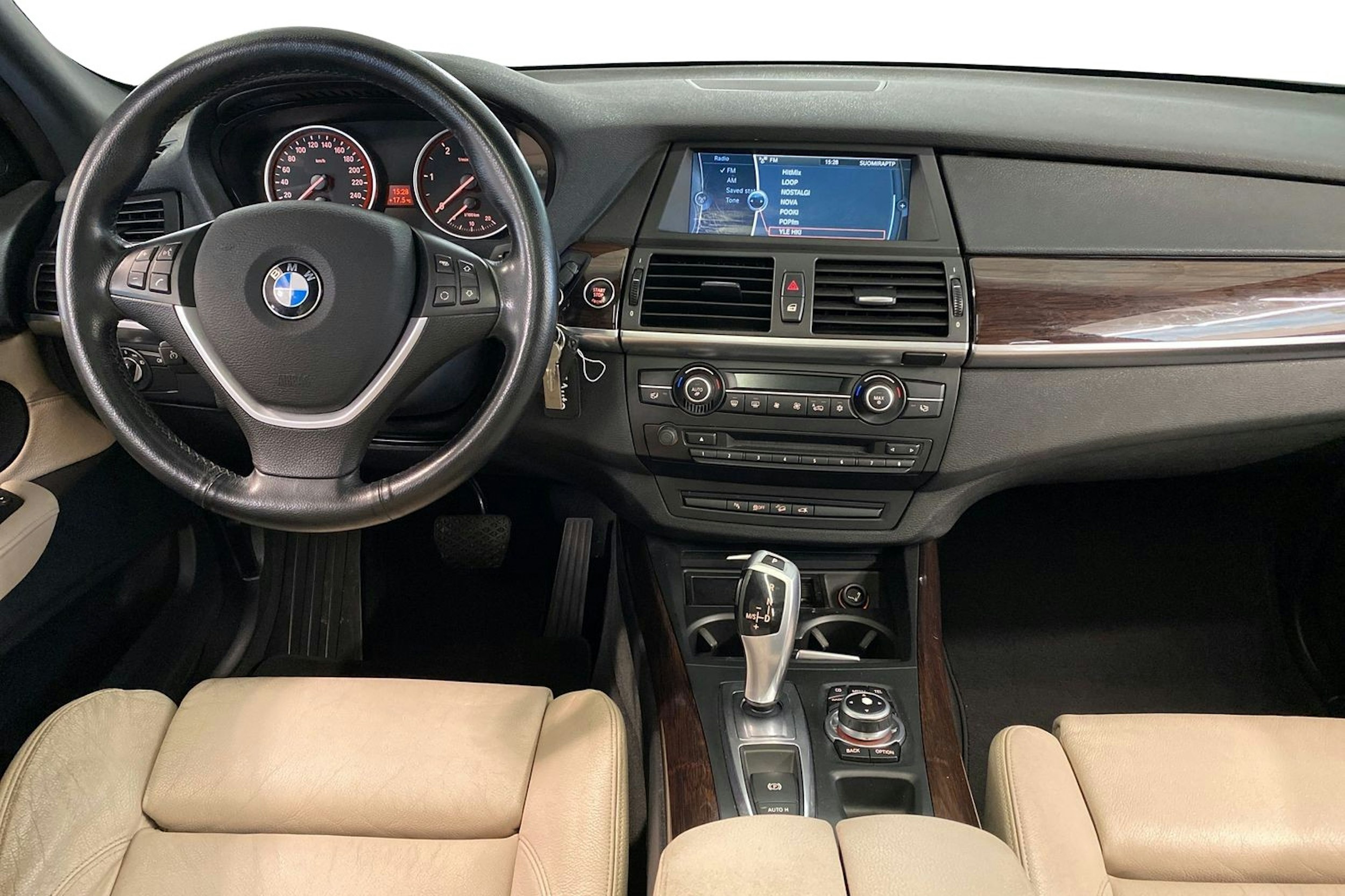 musta BMW X5 2011 kuva 7.