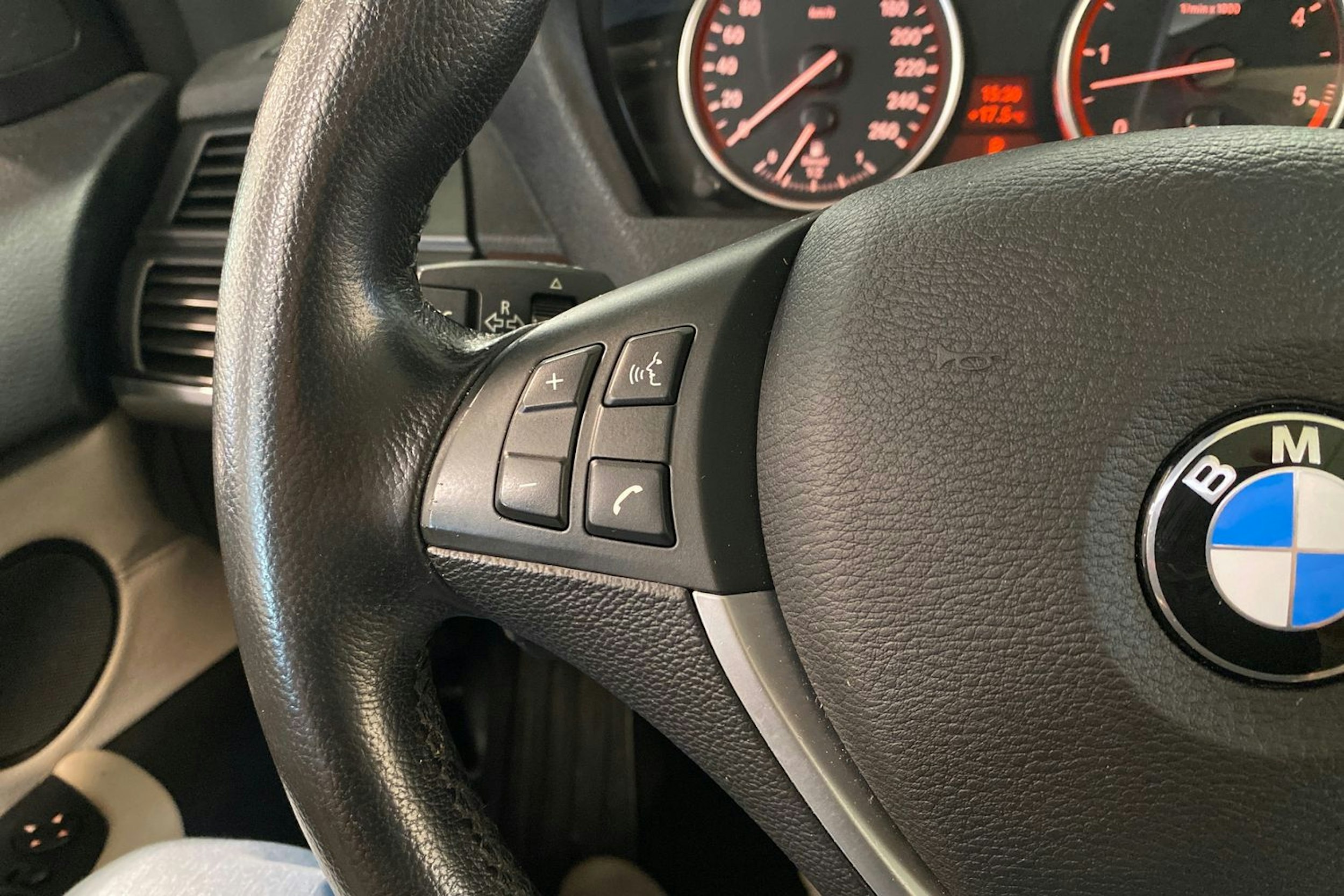 musta BMW X5 2011 kuva 14.