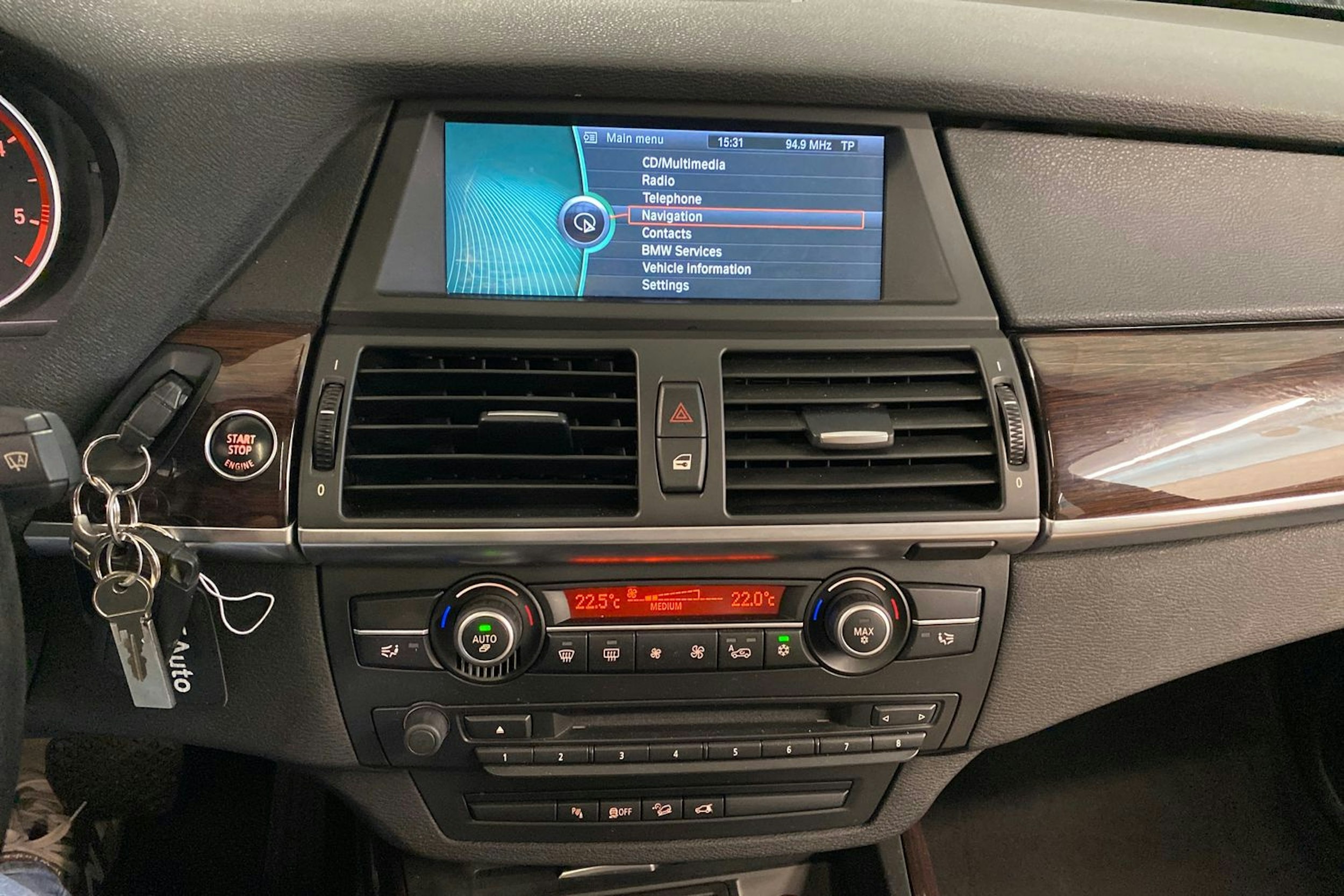 musta BMW X5 2011 kuva 16.