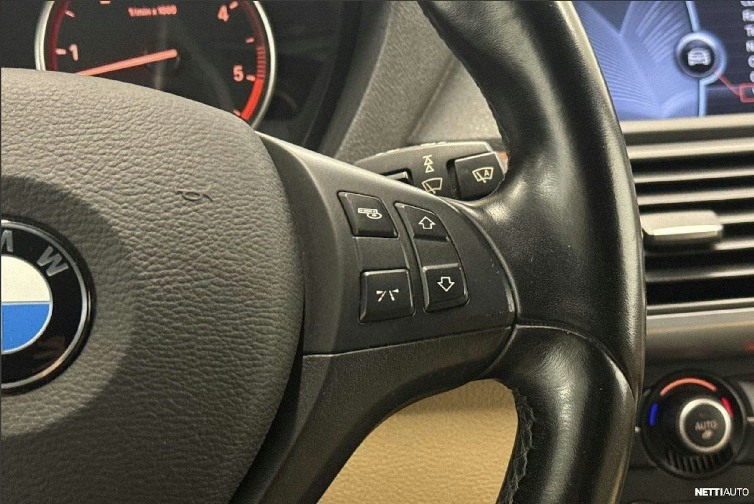 Musta BMW X5 2012 kuva 13.