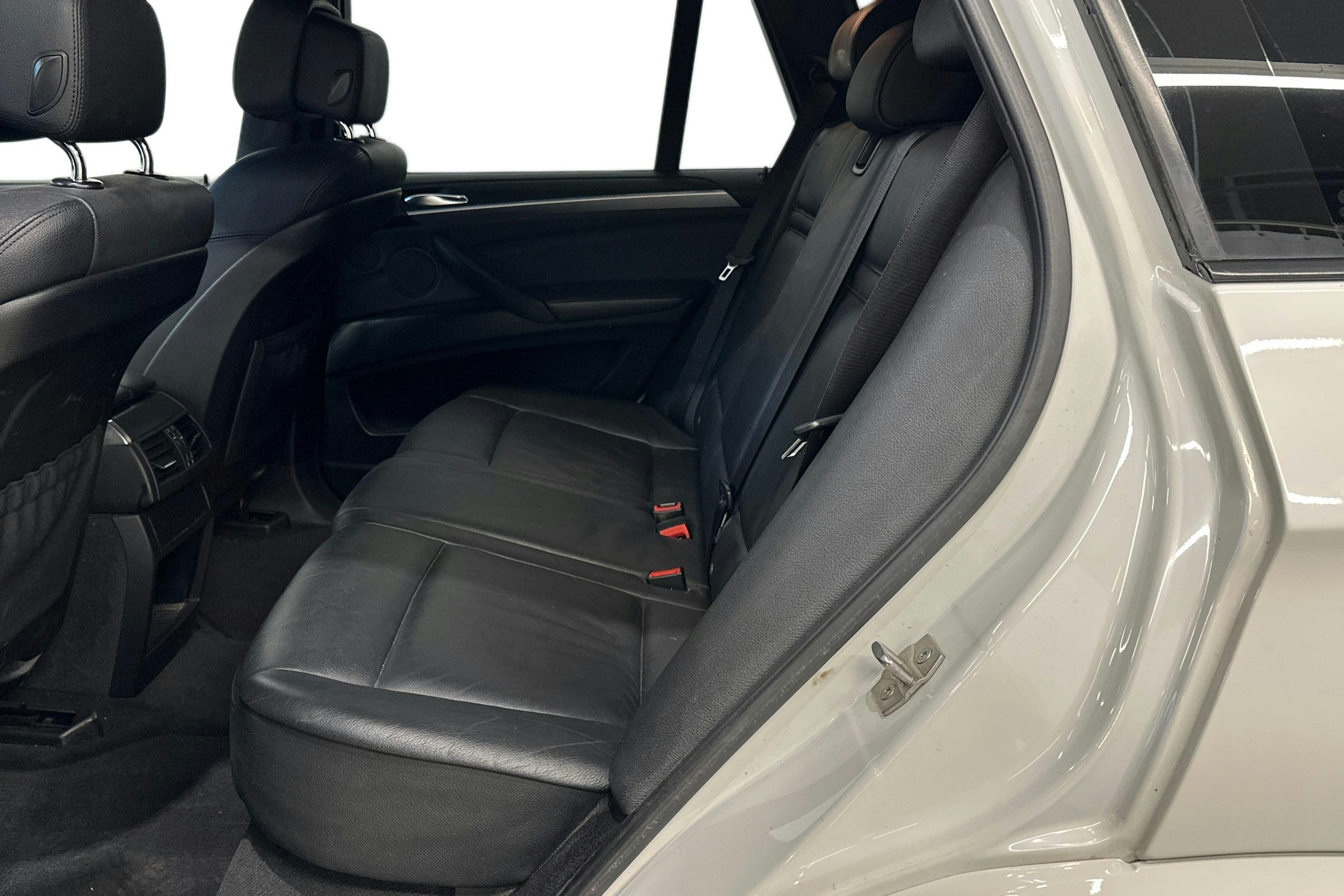 valkoinen BMW X5 2012 kuva 8.
