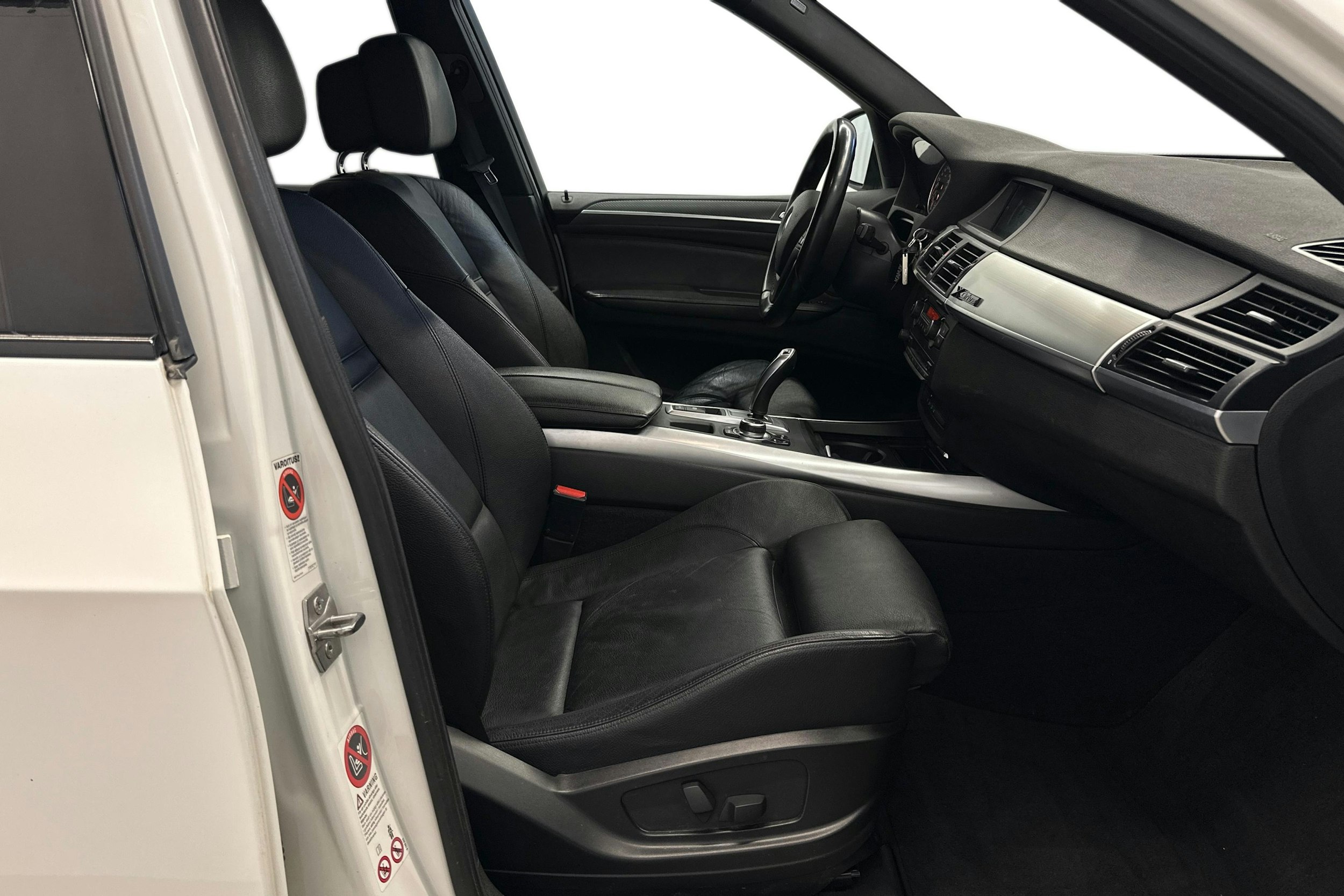 valkoinen BMW X5 2012 kuva 9.