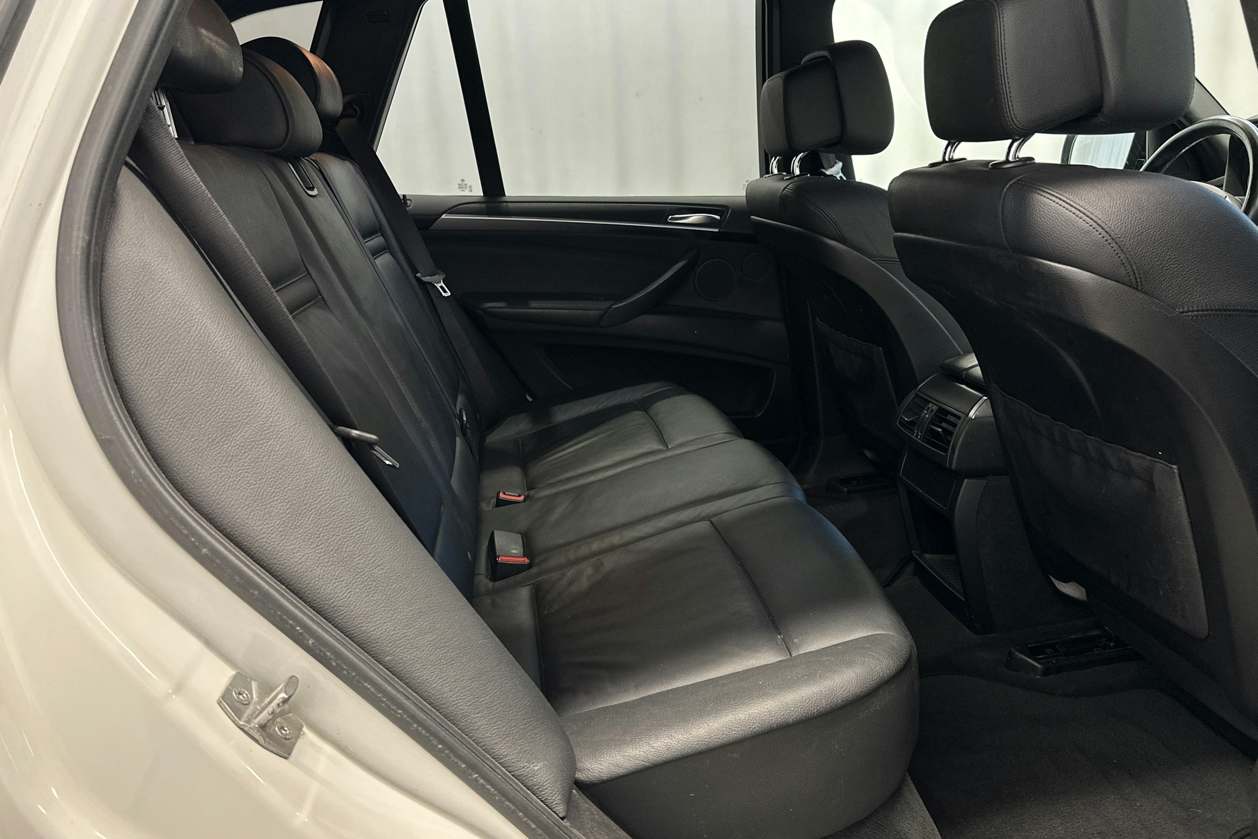 valkoinen BMW X5 2012 kuva 10.