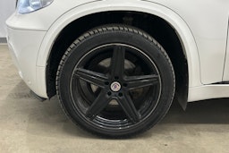 valkoinen BMW X5 2012 kuva 11.