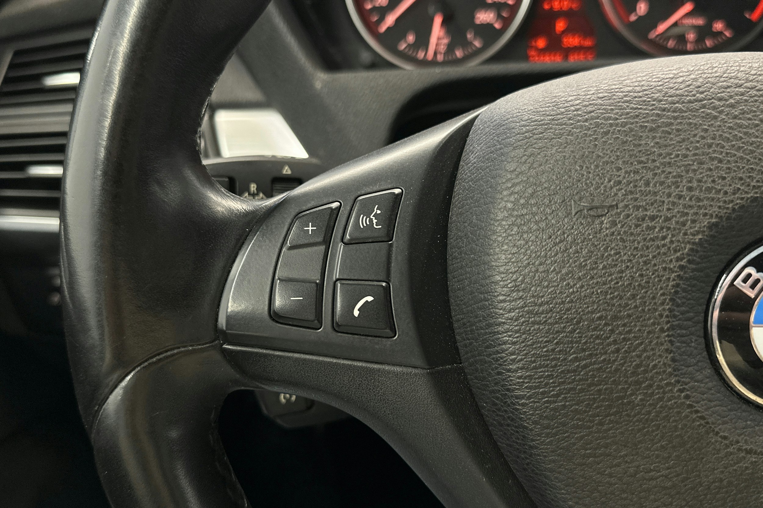 valkoinen BMW X5 2012 kuva 13.