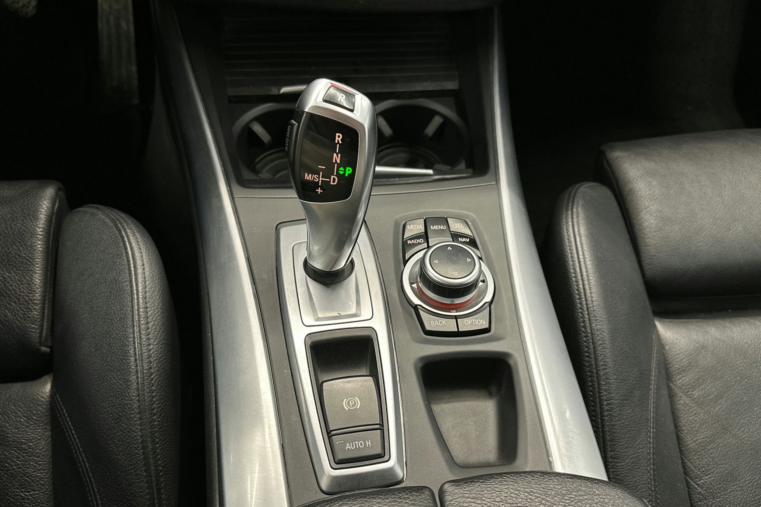 valkoinen BMW X5 2012 kuva 21.