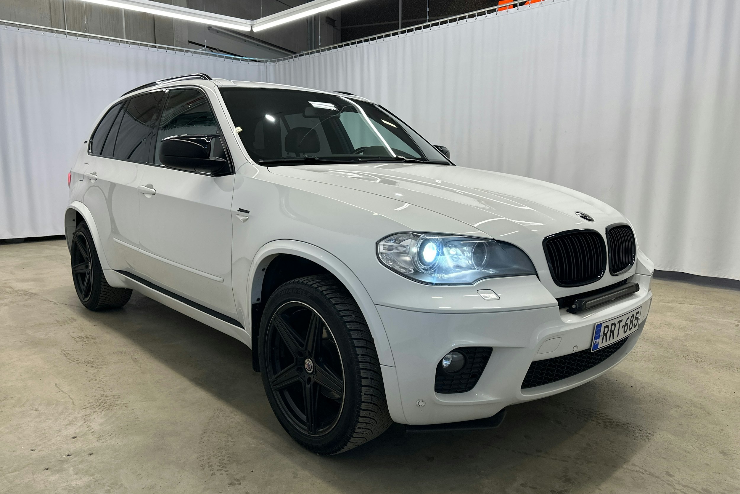valkoinen BMW X5 2012 kuva 24.