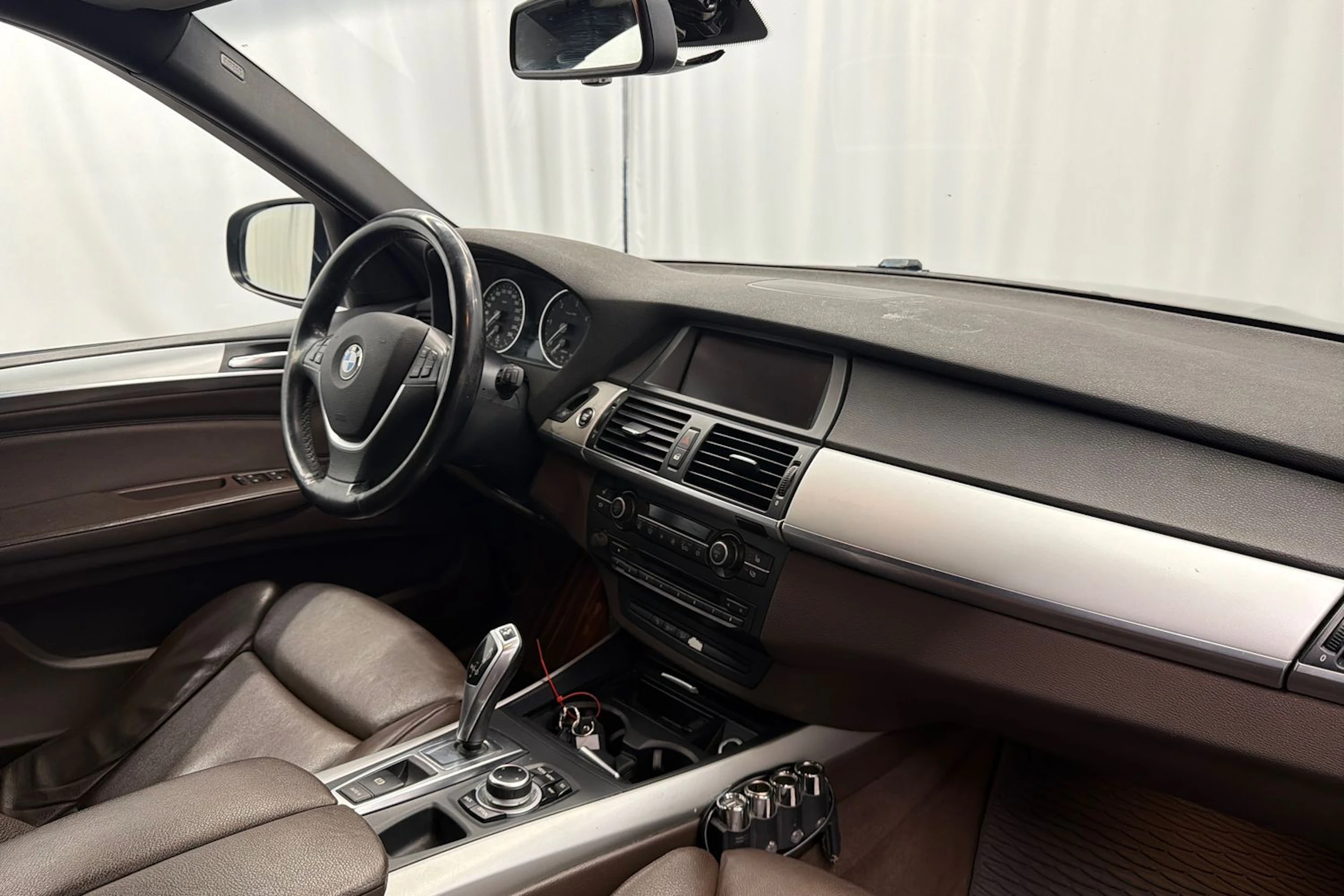 musta BMW X5 2013 kuva 16.