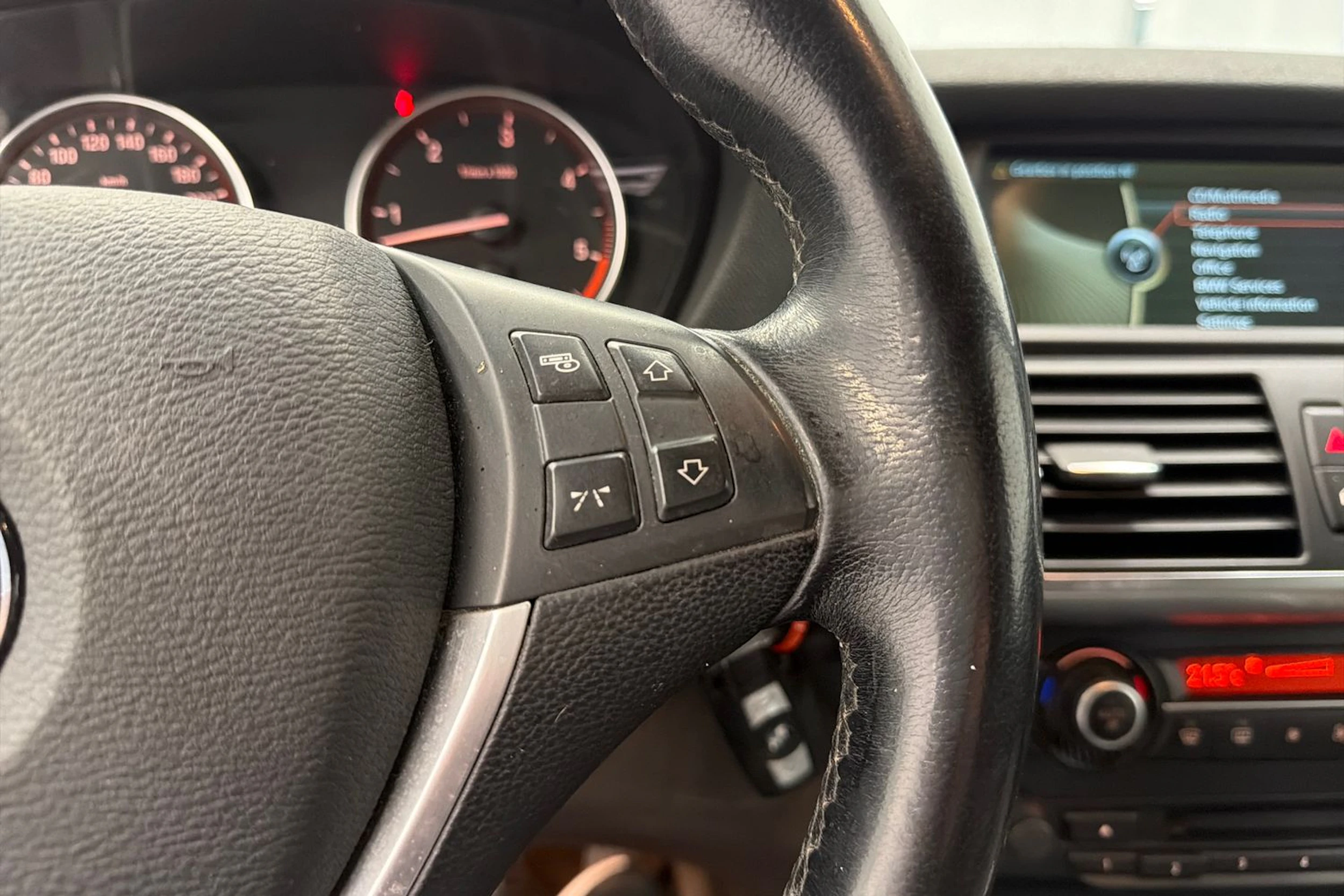 musta BMW X5 2013 kuva 23.