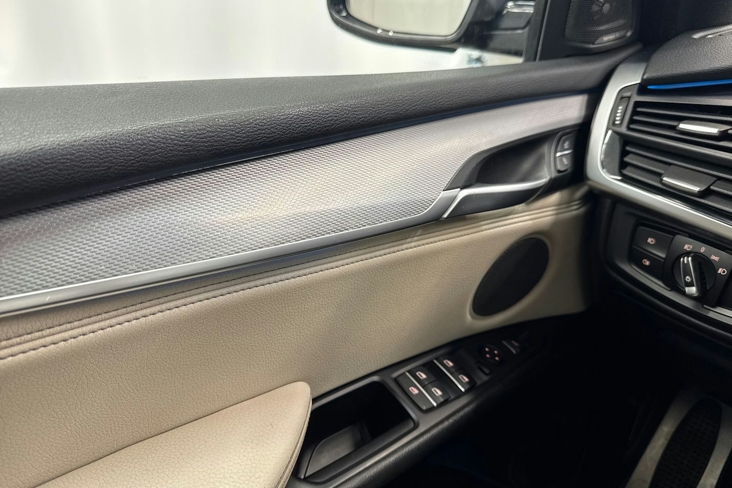 musta BMW X5 2014 kuva 17.